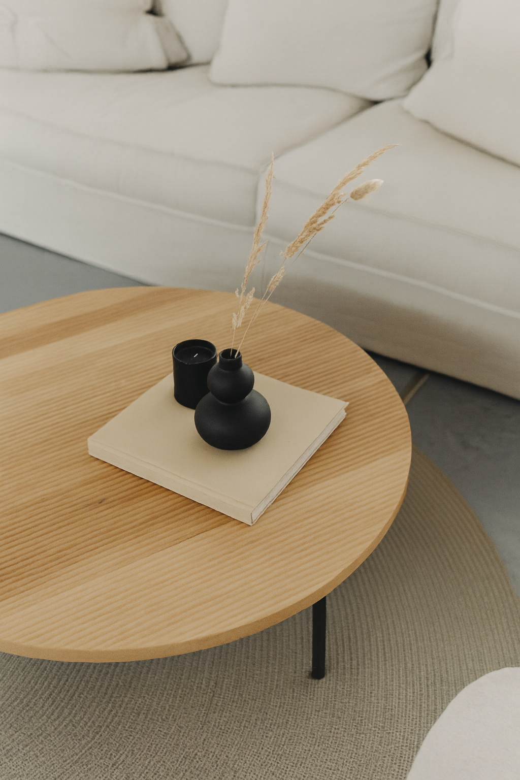 Minimalism and Cozy Style and How I Found Balance Between Them