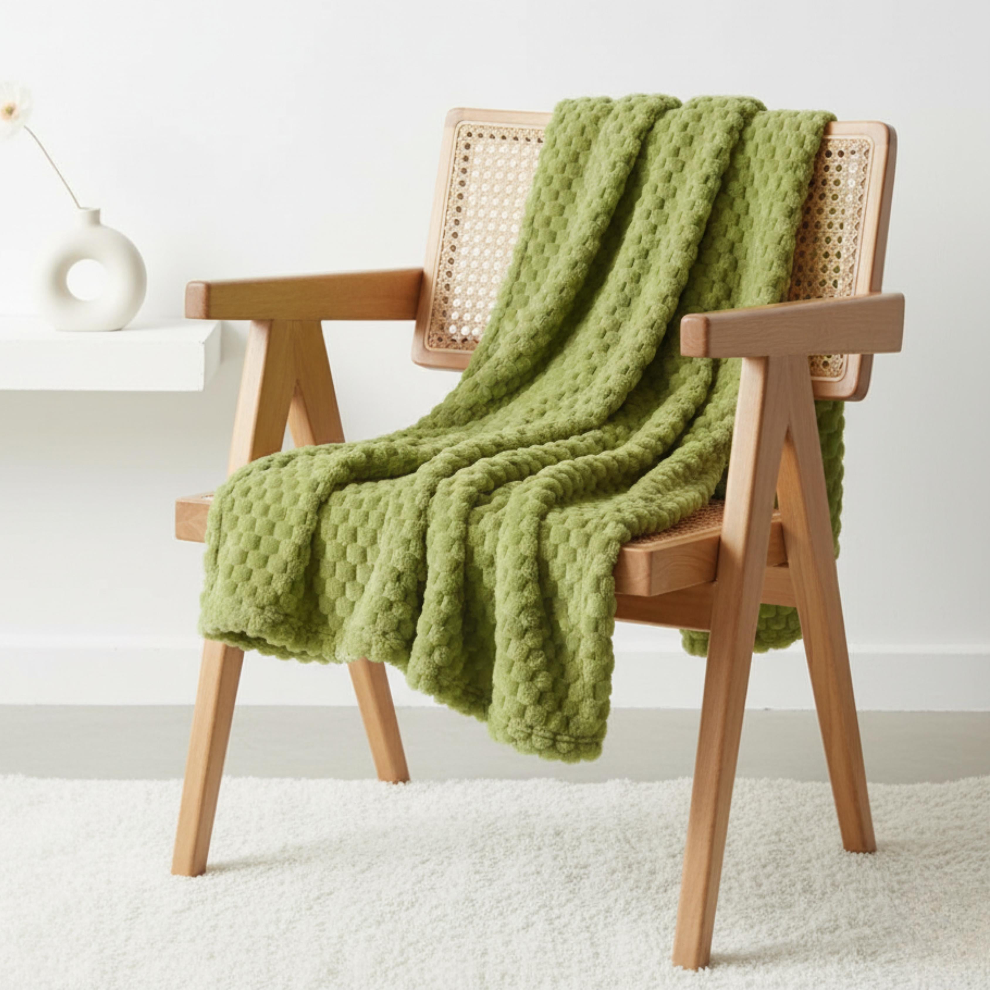 Throw Blanket With Structured Jacquard Pattern